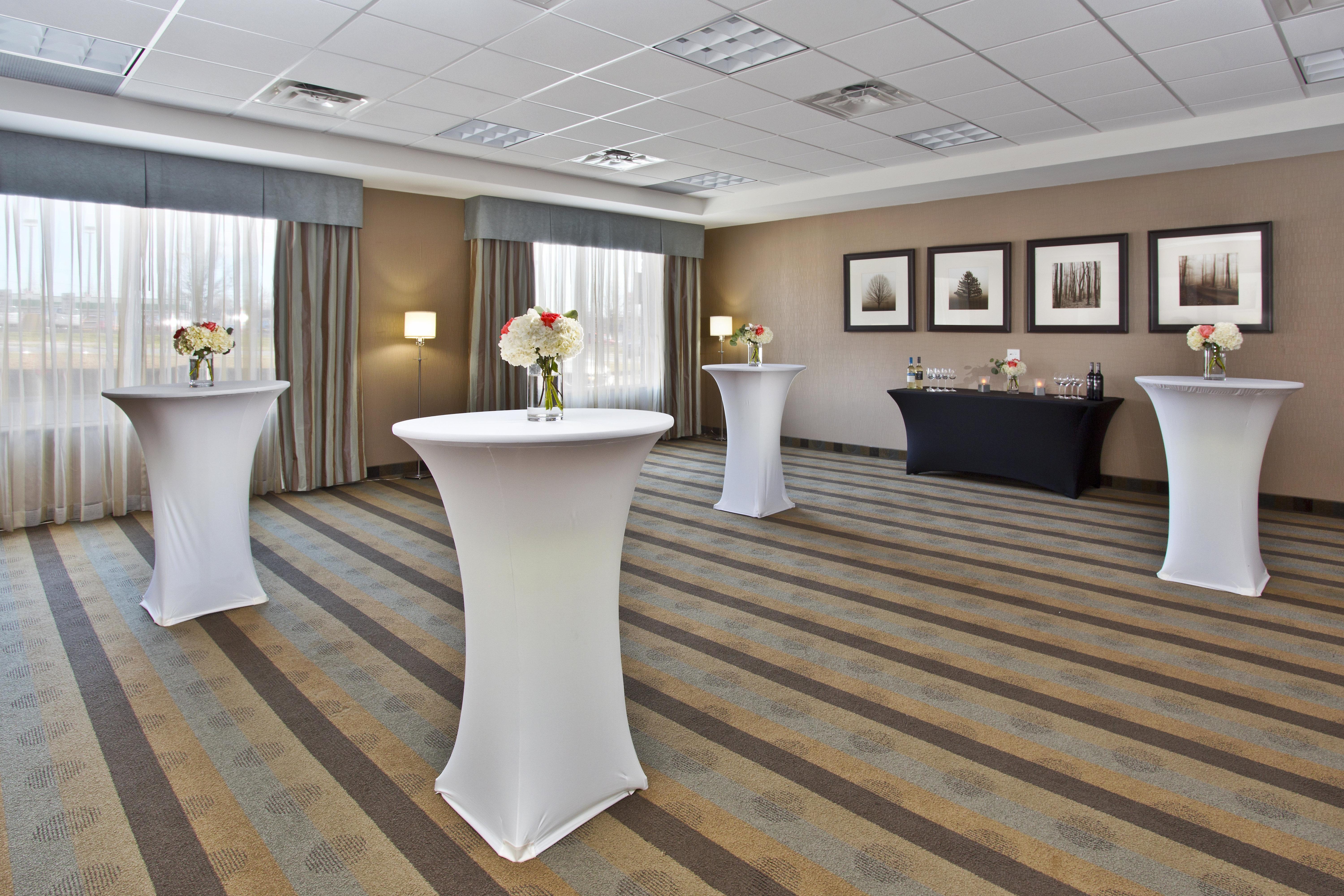 Holiday Inn Express Kingston Central By Ihg Exterior photo