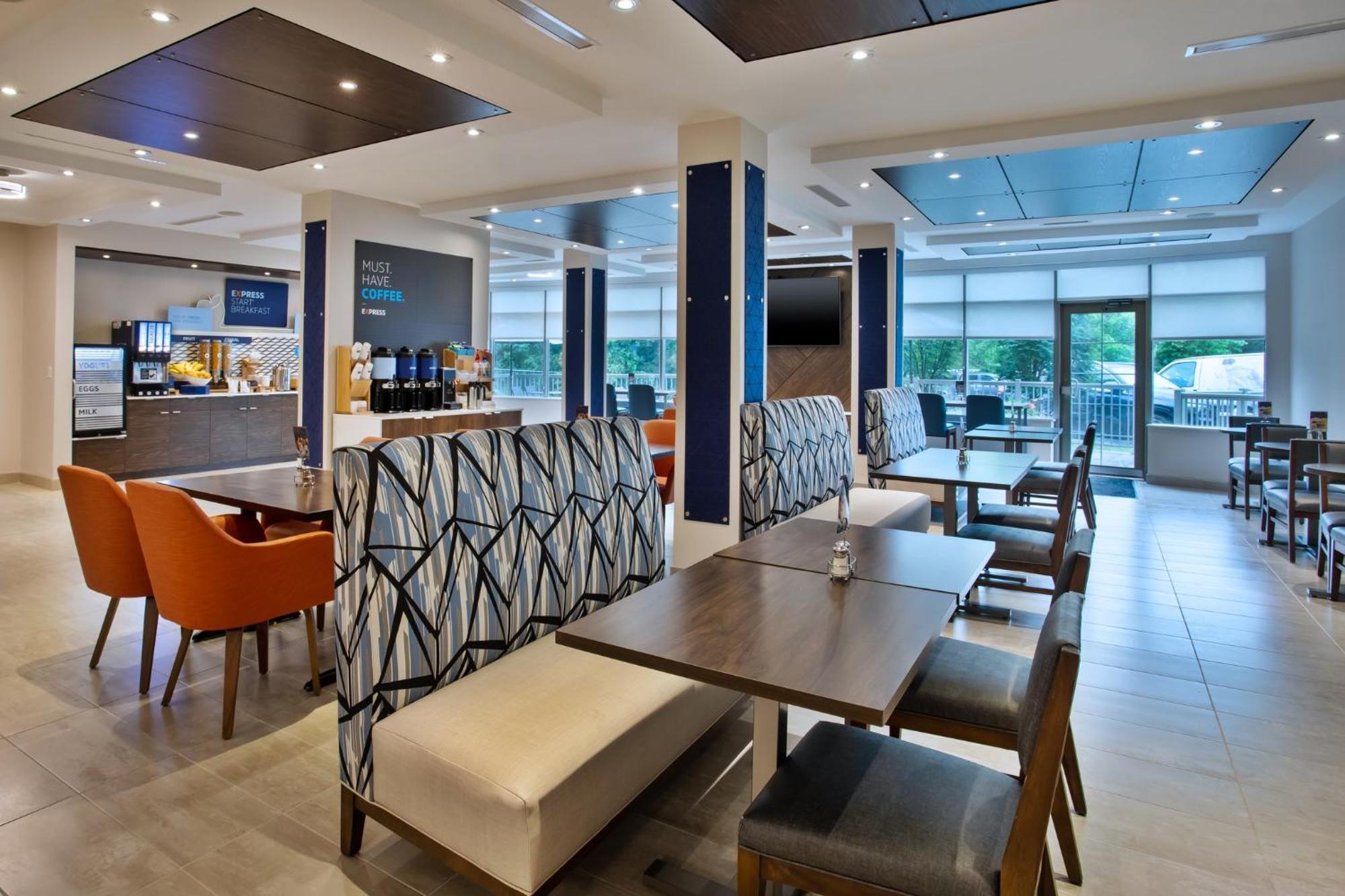 Holiday Inn Express Kingston Central By Ihg Exterior photo