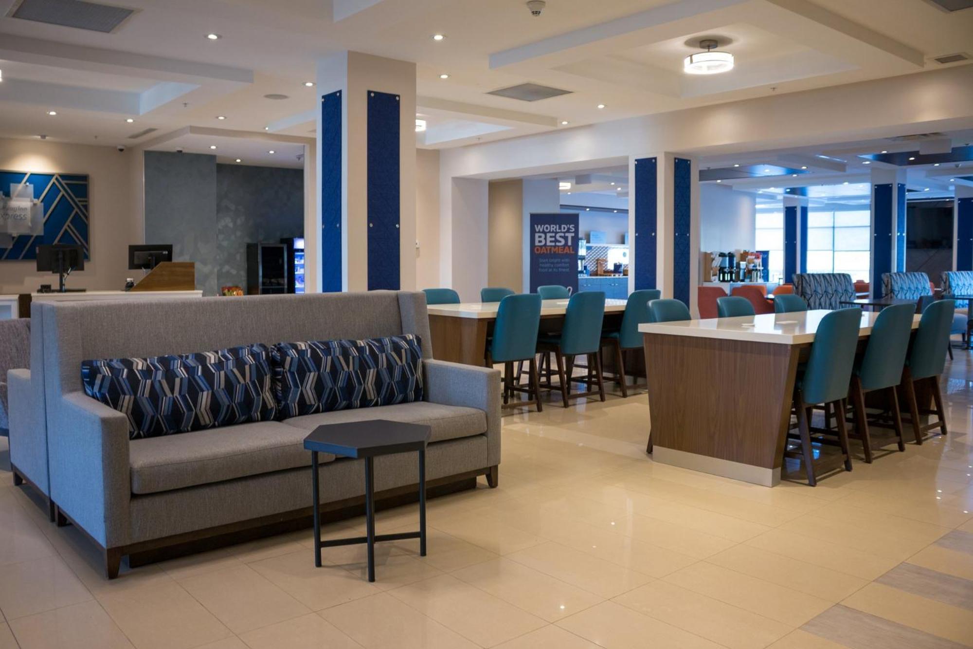 Holiday Inn Express Kingston Central By Ihg Exterior photo