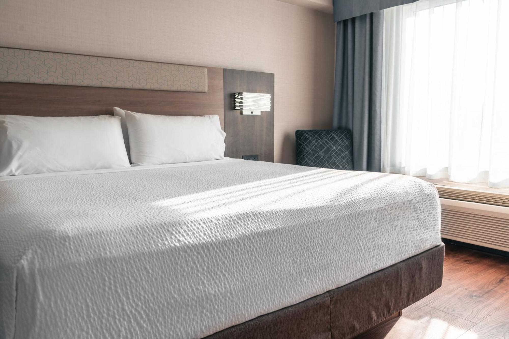 Holiday Inn Express Kingston Central By Ihg Exterior photo