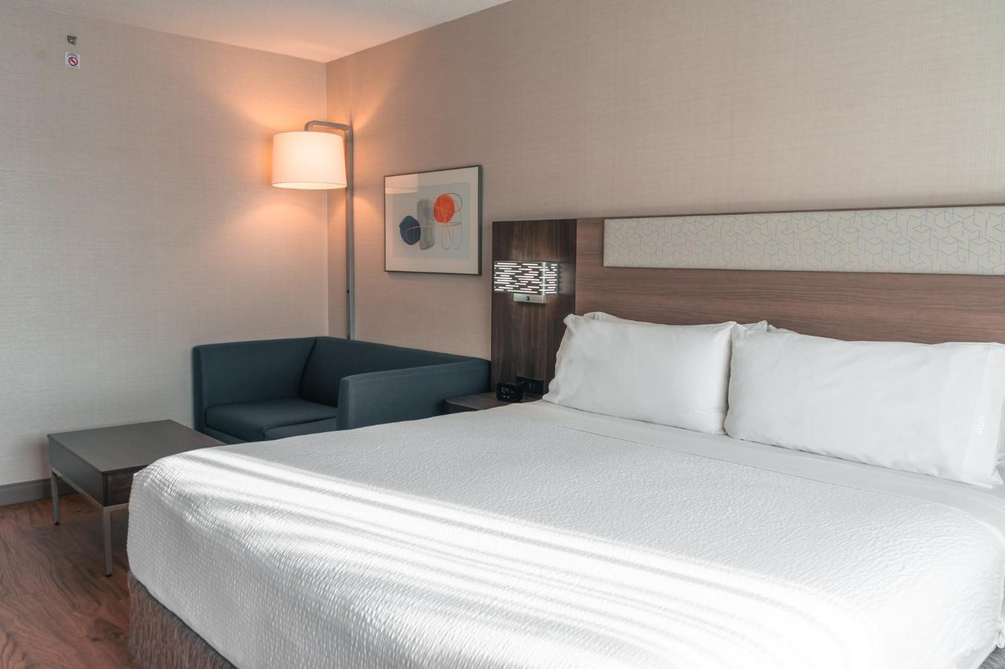 Holiday Inn Express Kingston Central By Ihg Exterior photo