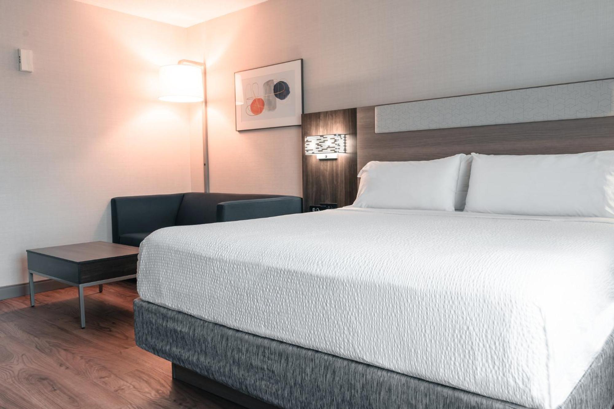 Holiday Inn Express Kingston Central By Ihg Exterior photo