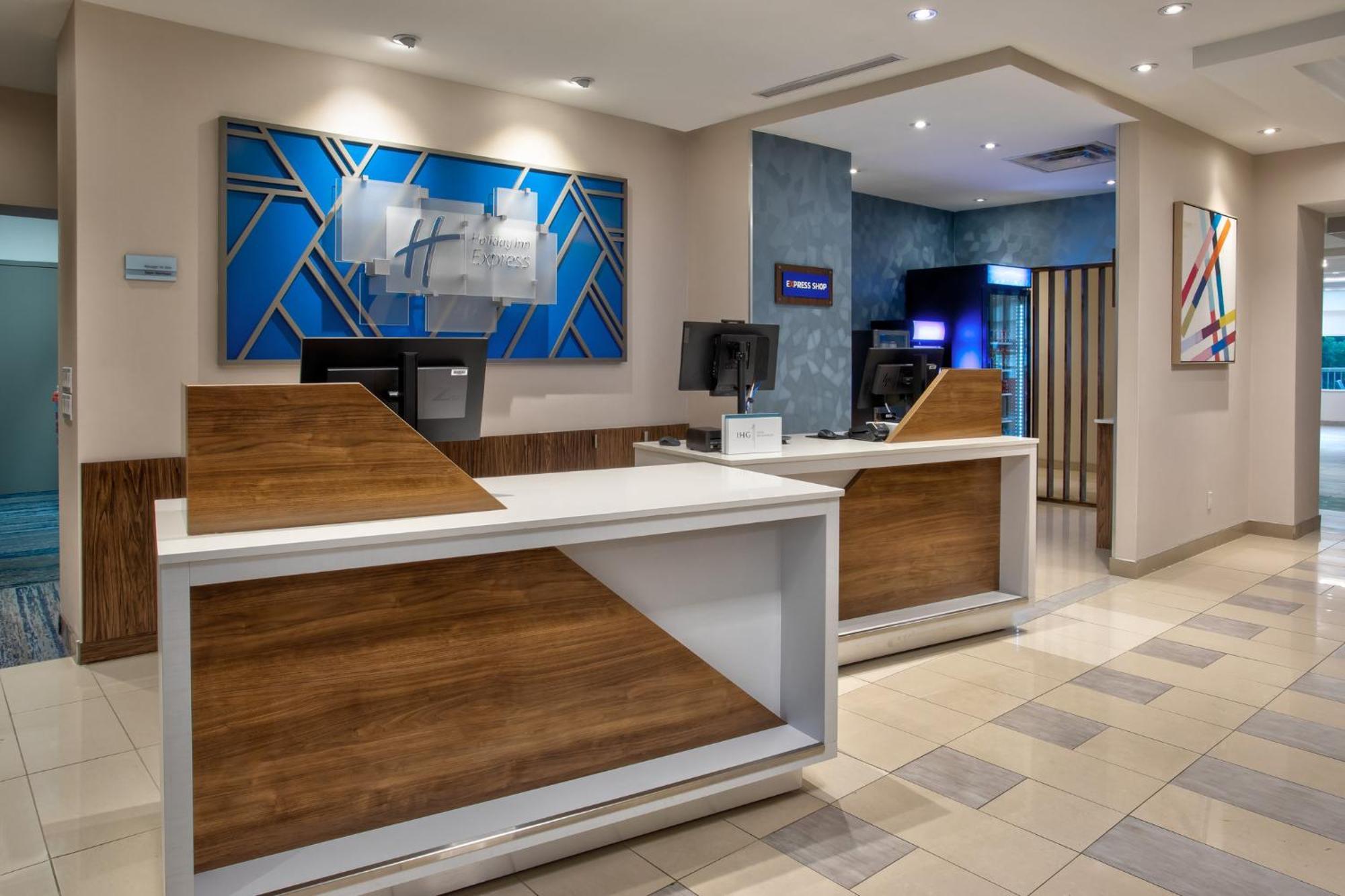 Holiday Inn Express Kingston Central By Ihg Exterior photo