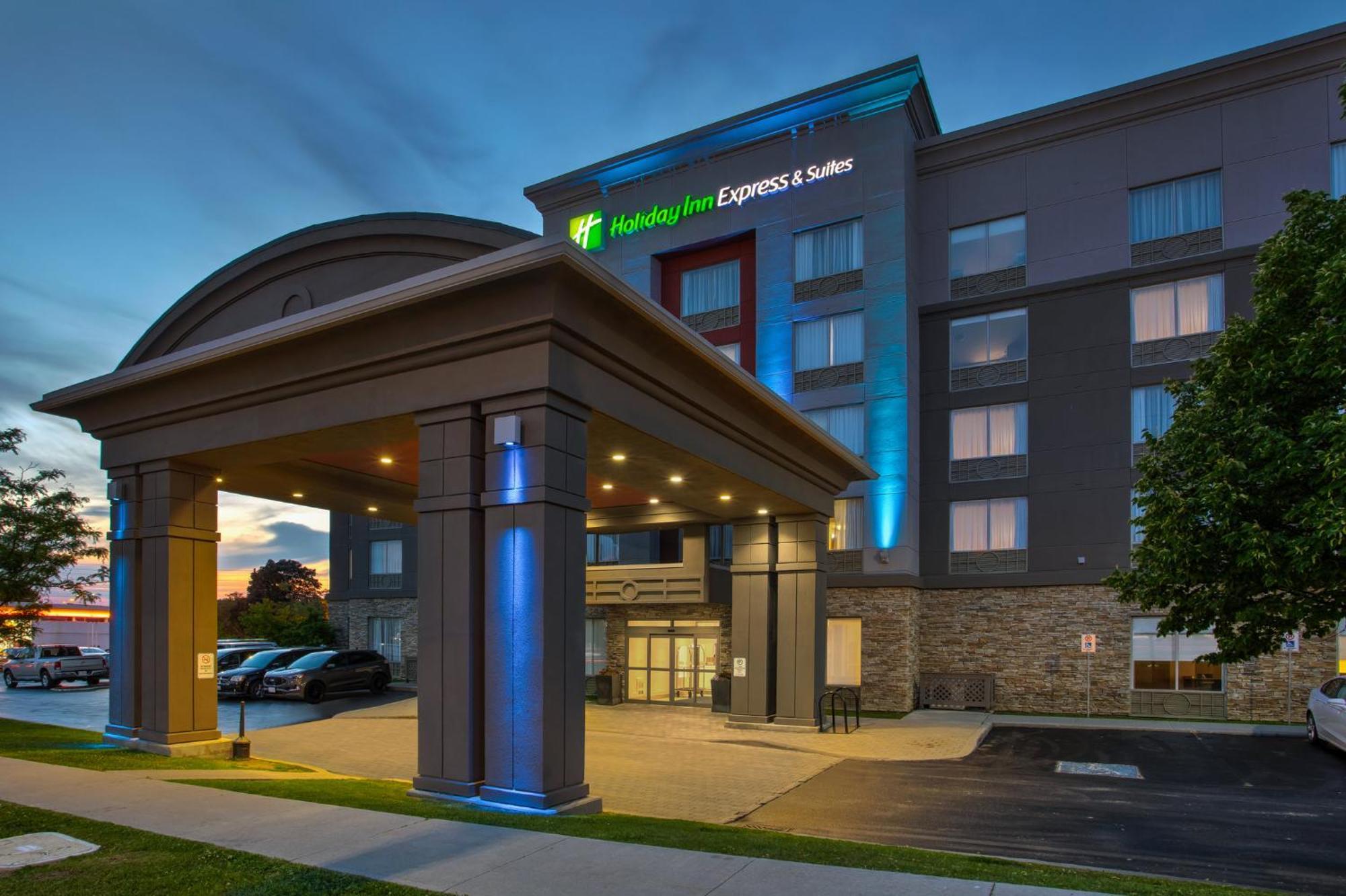 Holiday Inn Express Kingston Central By Ihg Exterior photo