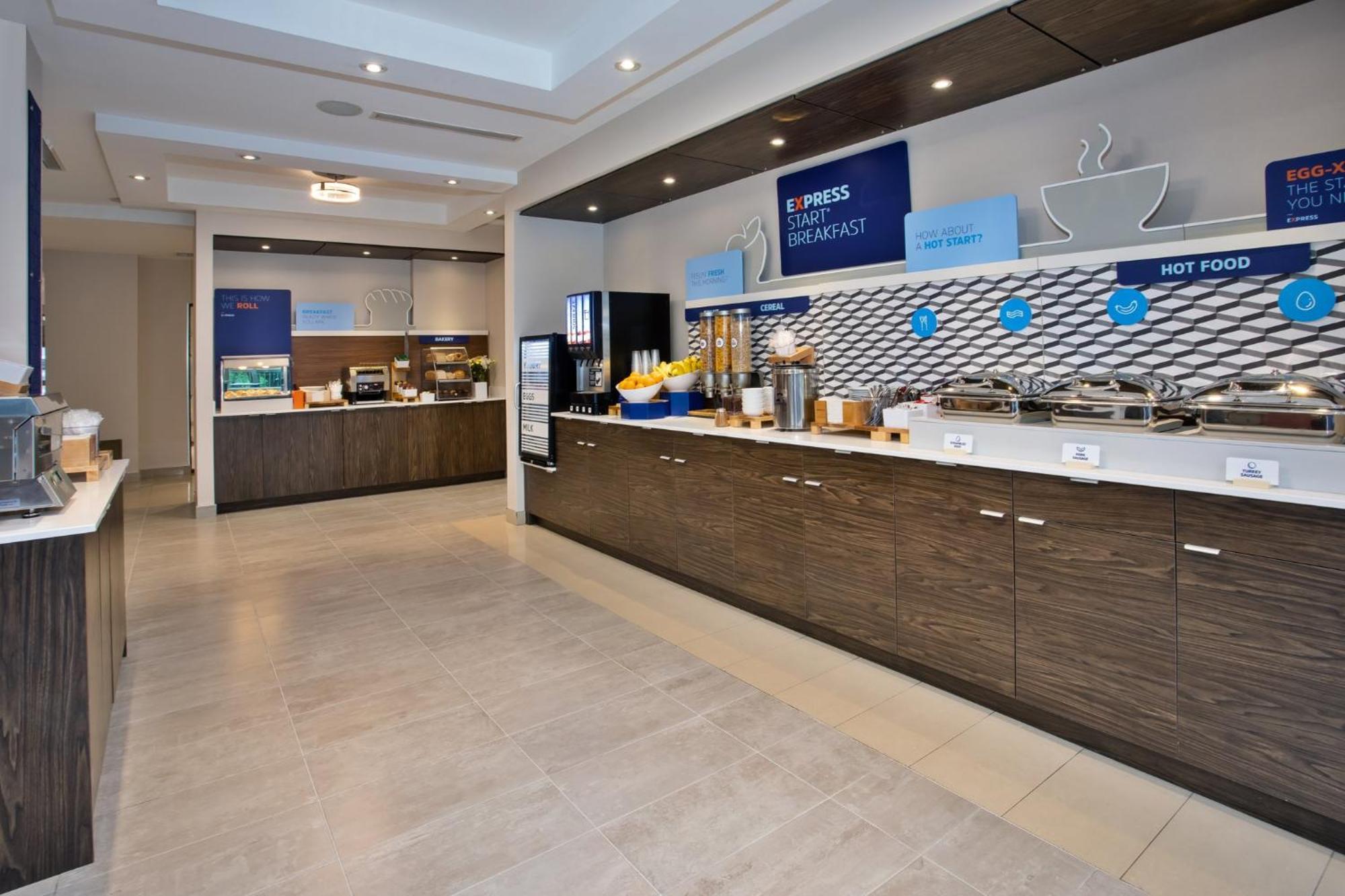 Holiday Inn Express Kingston Central By Ihg Exterior photo