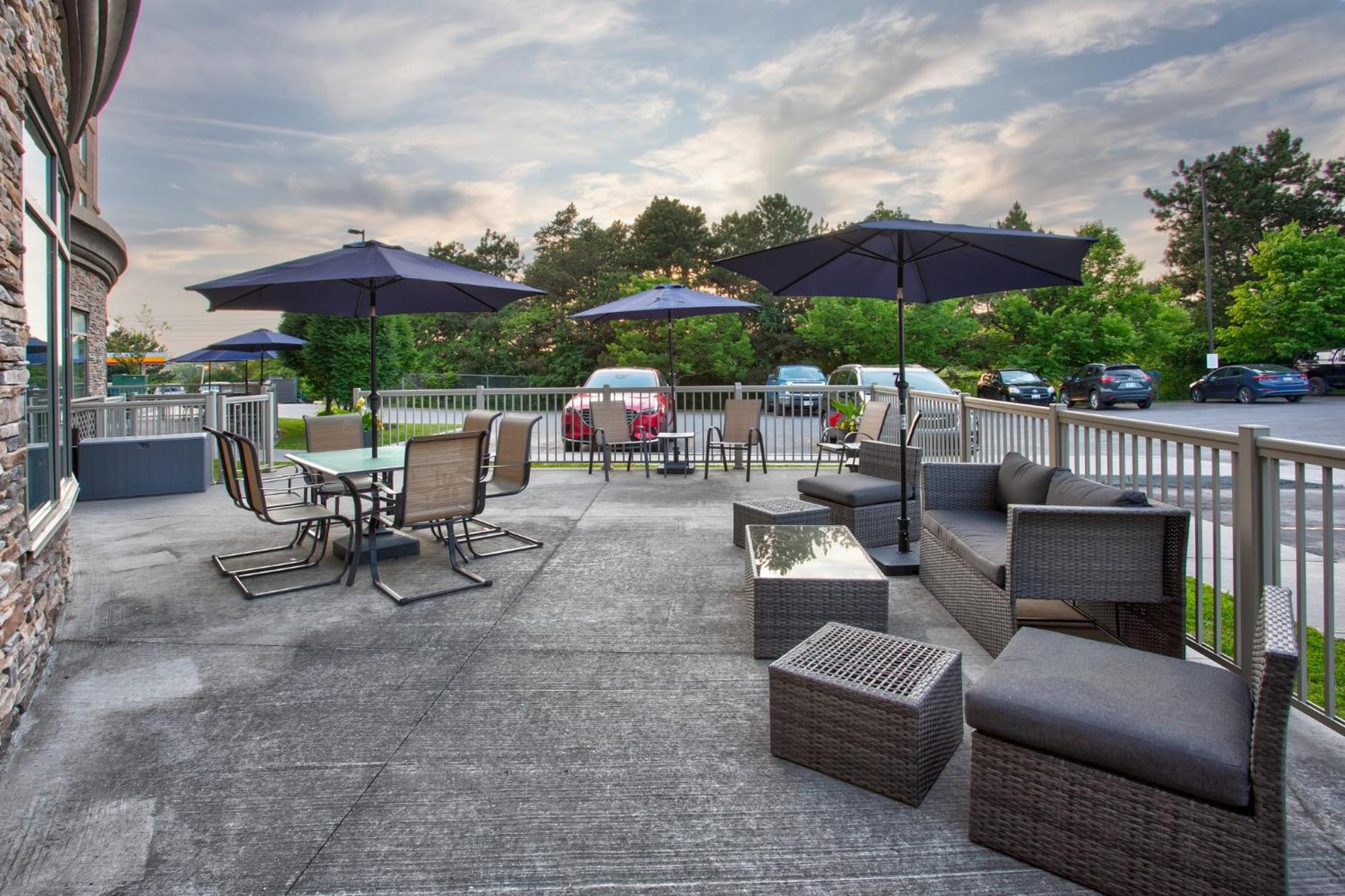 Holiday Inn Express Kingston Central By Ihg Exterior photo